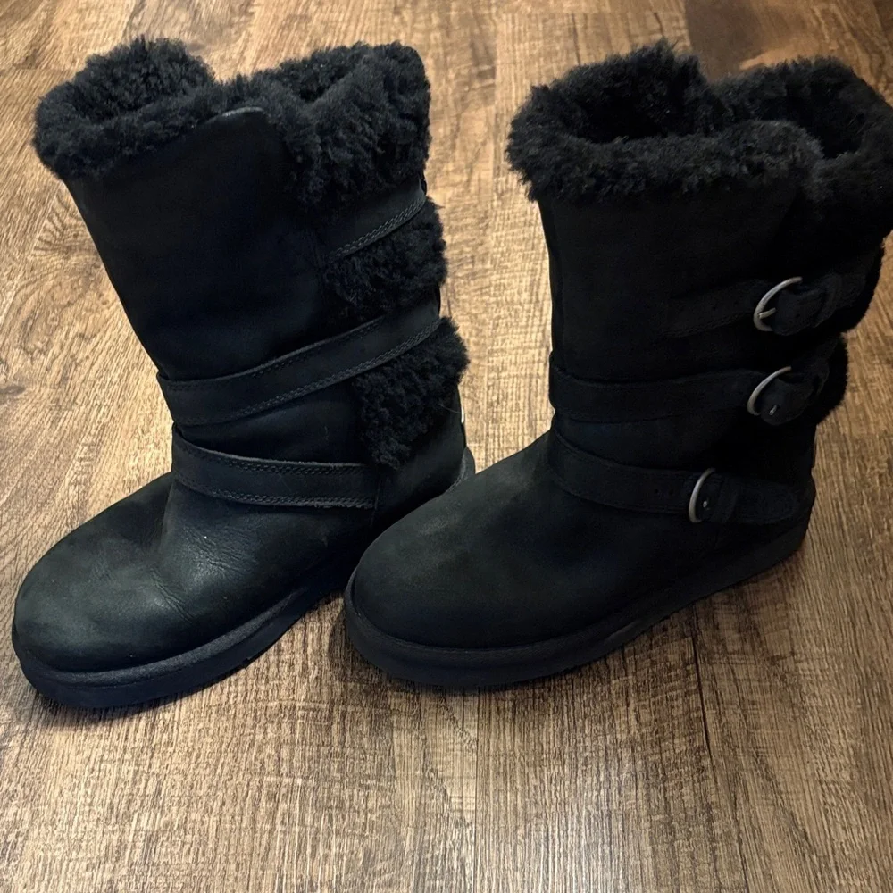 UGG Cozy Black Winter Boots EUC Size 5 / EU 36